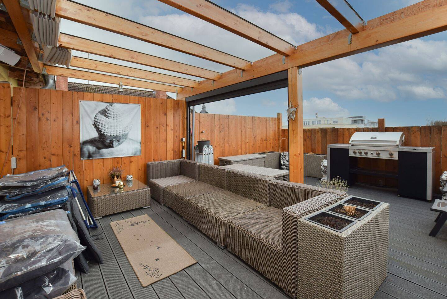 Exklusive Dachgeschosswohnung mit 34 m² Dachterrasse, Einbauküche & Stellplatz im östlichen Ringgebiet
