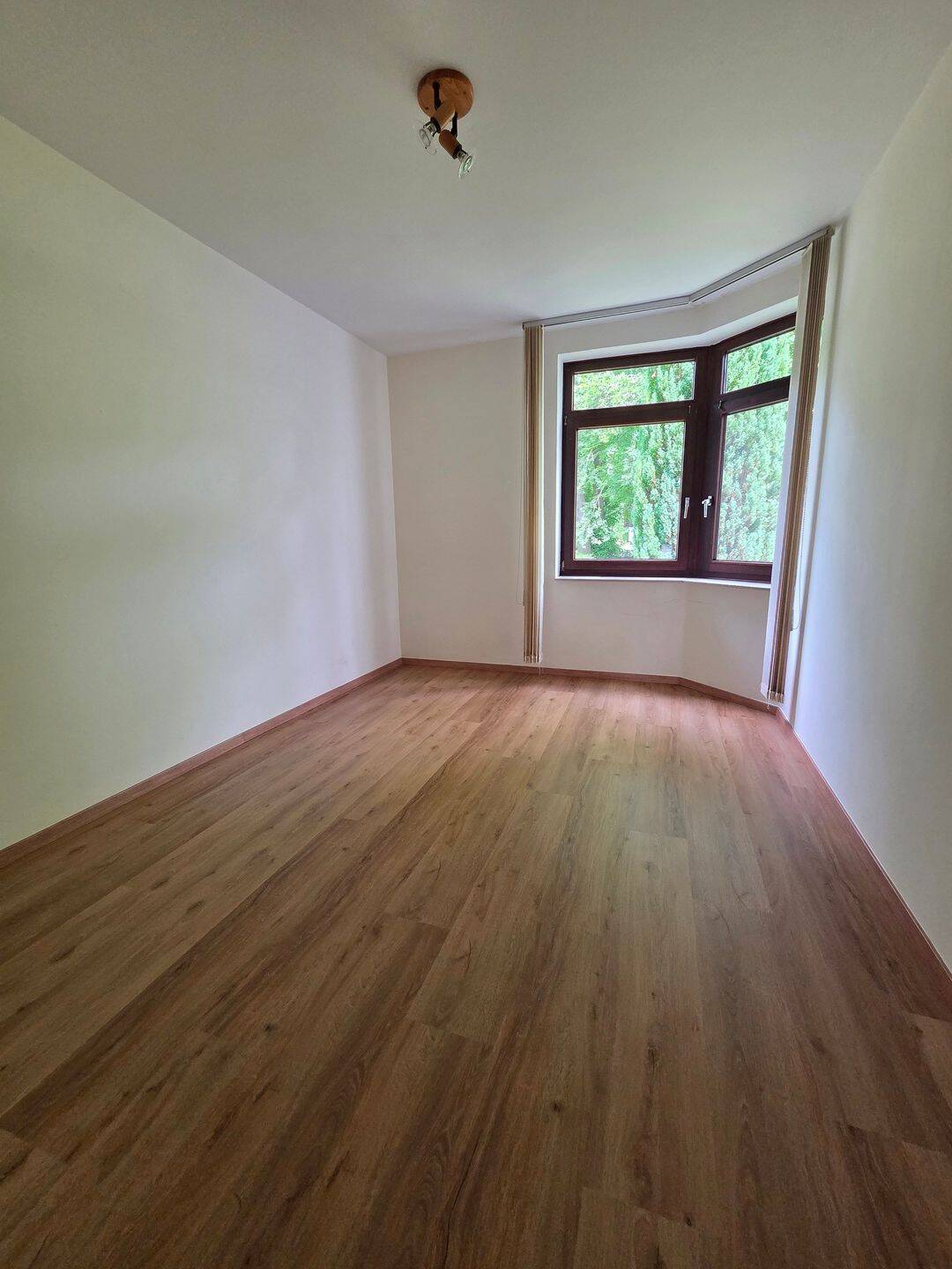 3 Zi. Wohnung mit großem Balkon, EBK, neuer Bodenbelag, G-WC, Tiefgarage – Bremen – Vorschaubild 8