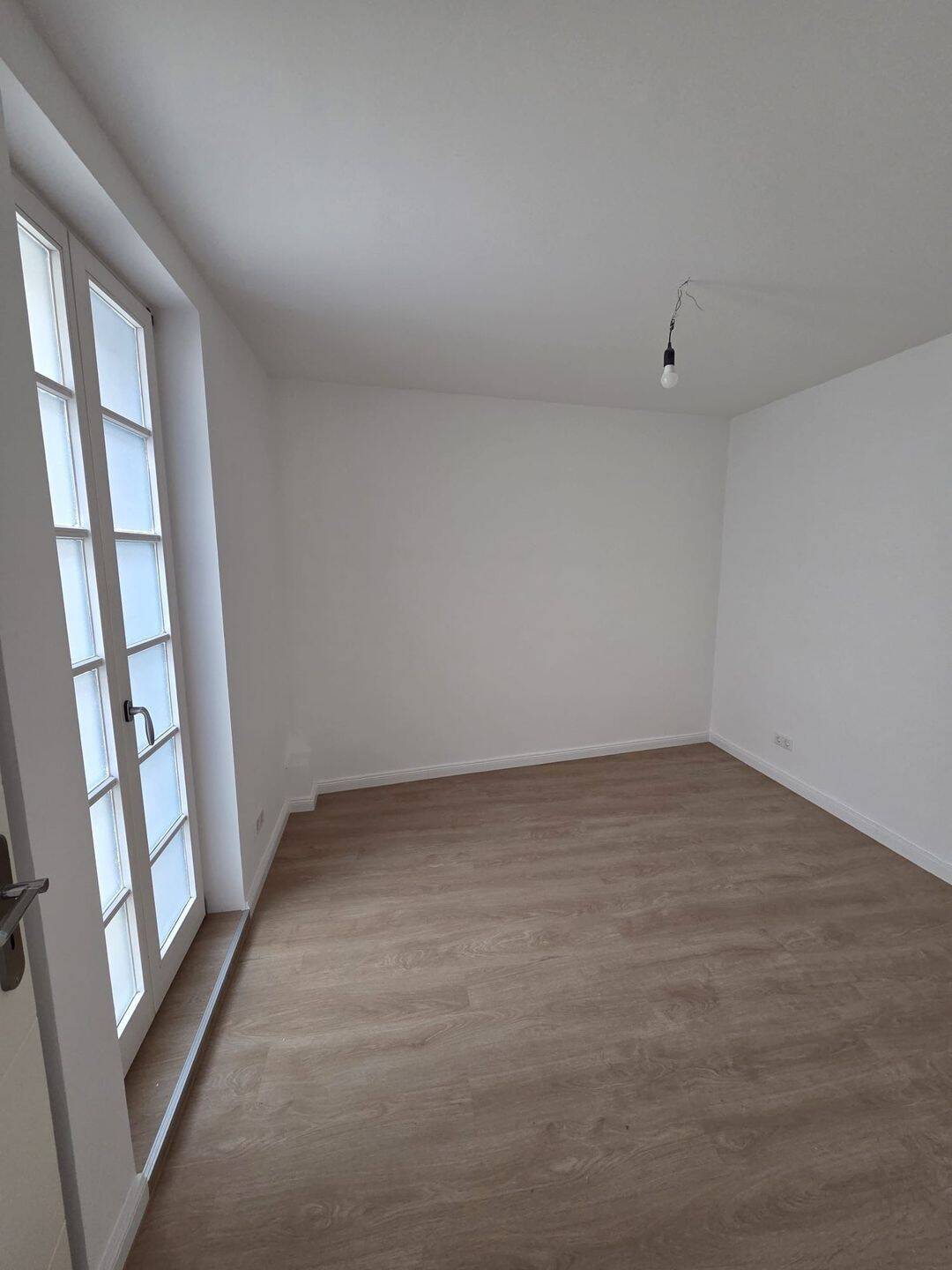Moderne 2 Zimmerwohnung für 1 Person in Sonnenberg – Wiesbaden – Vorschaubild 4
