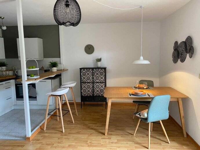 Moderne 2 Zimmer Wohnung, komplett modern möbliert mit Balkon – Erlangen – Vorschaubild 2
