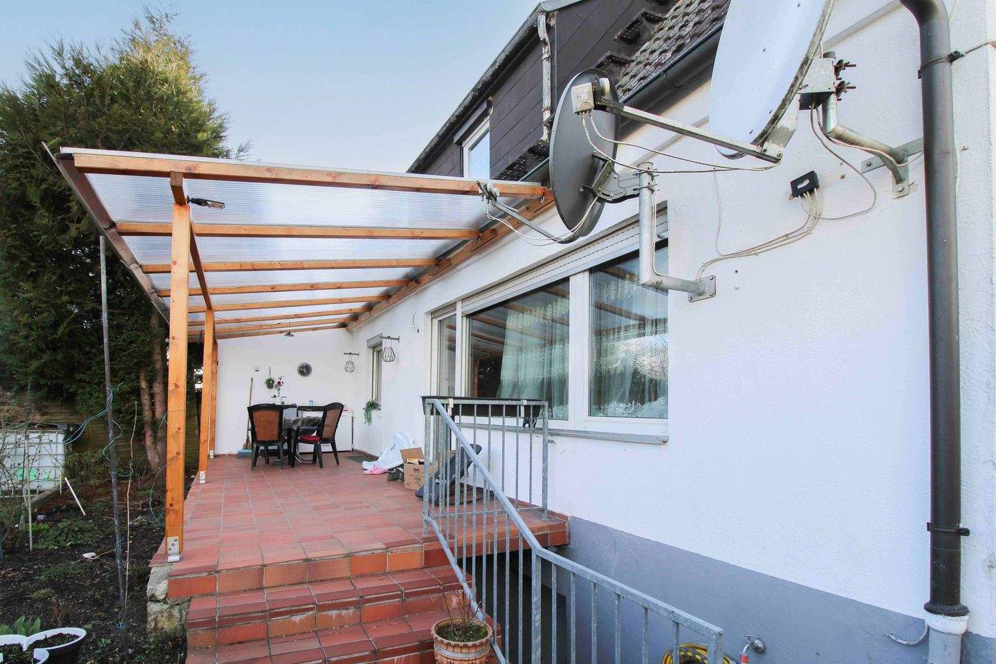 Gepflegte und laufend in Stand gehaltene Doppelhaushälfte mit schönem Garten in Elchingen – Elchingen – Bild 1 von 9