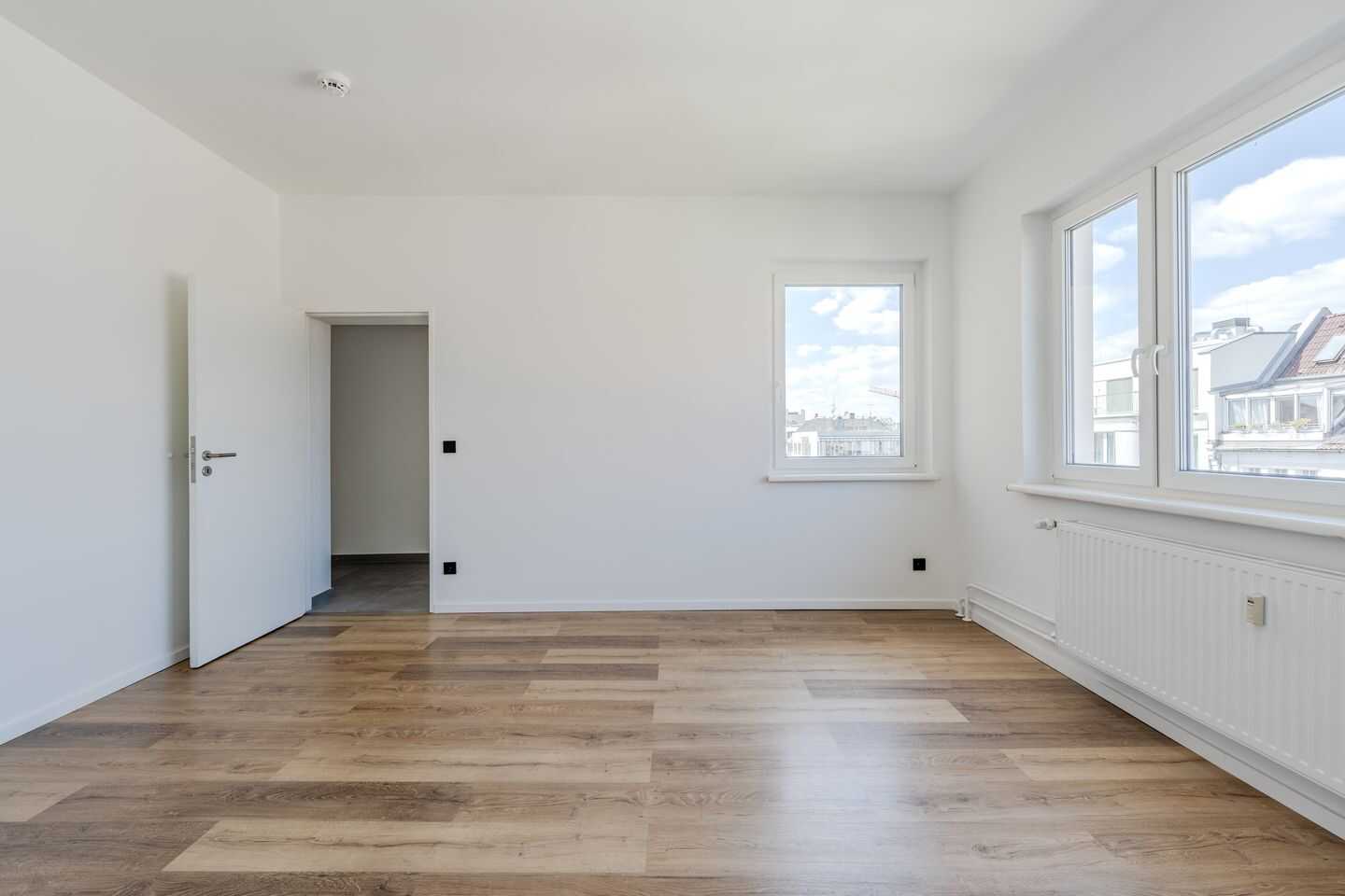Sonnenbalkon trifft Kudamm-Blick - Hochwertig modernisierte 4 Zimmerwohnung ! – Berlin – Vorschaubild 9