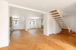 Einzelstück im Altbau. Kernsaniertes Dachgeschoss mit Blick auf St. Paul. – 80336 München – Vorschaubild 2