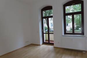 Traumhafte 4-Raum-Altbauwohnung in Dresden-Striesen – ca. 37 m² Terrasse, Balkon & Carport – 1277 Dresden – Vorschaubild 4