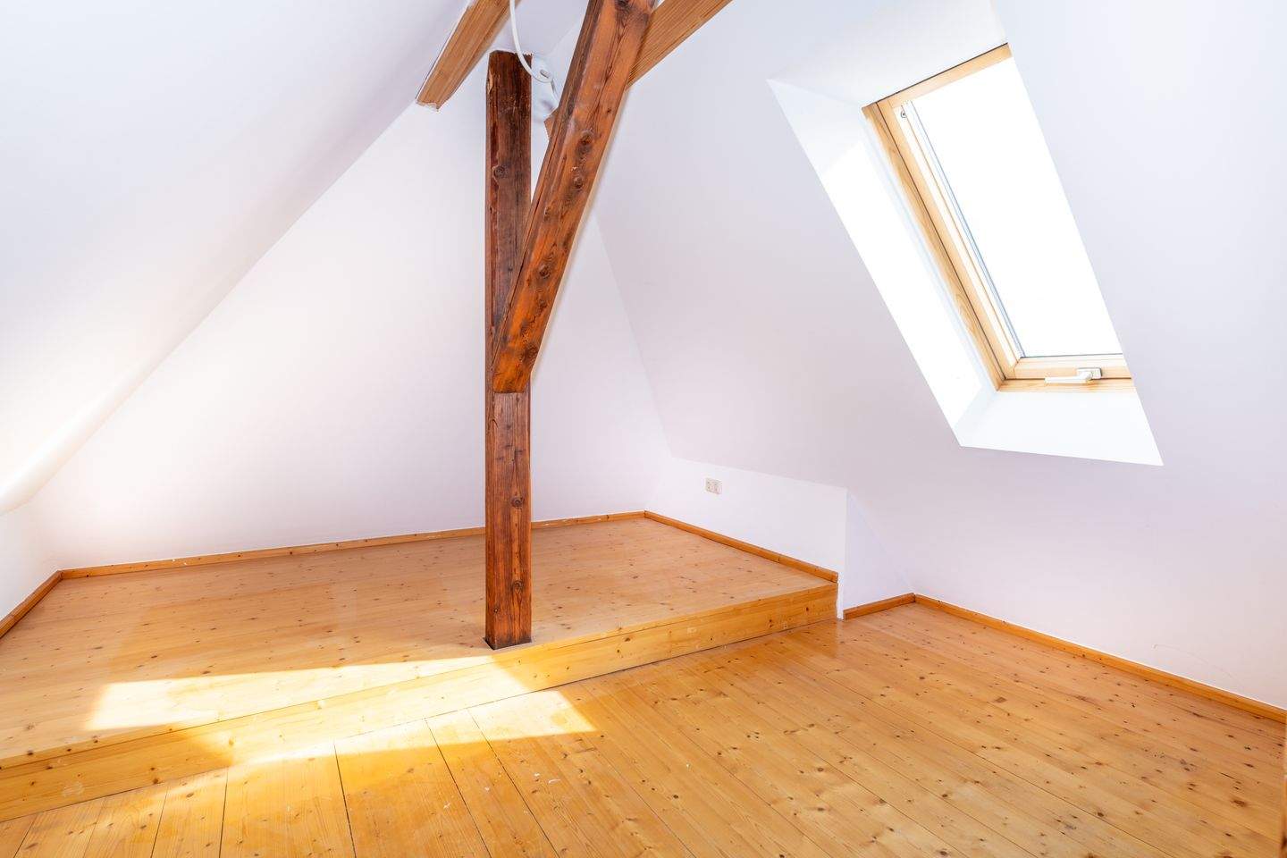 Repräsentative Dachgeschoss Büroeinheit in historischer Villa im Westviertel – Jena – Vorschaubild 8
