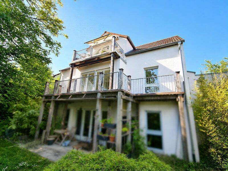 Natur pur, lichte Vierzimmerwohnung mit großem Balkon und Terrasse im 3-Familienhaus – Altdorf bei Nürnberg – Vorschaubild 3
