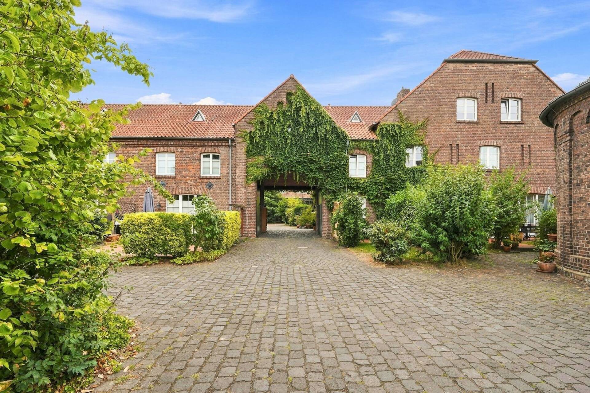 Maisonettewohnung in 50769 Köln mit 75 m² kaufen