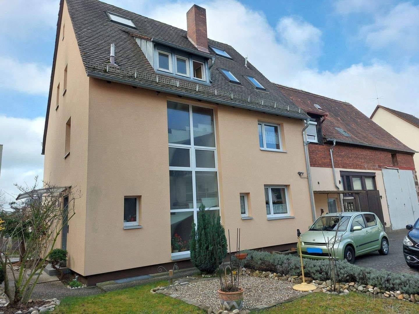 Mehrfamilienhaus inklusive vermieteter Scheuneneinheiten – attraktive Renditechance