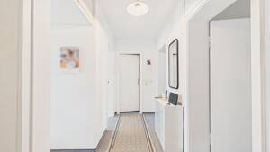 HEGERICH: Vermietete 3-Zimmer-Hochparterrewohnung mit Westbalkon in München-Trudering-Riem! – 81827 München – Vorschaubild 4