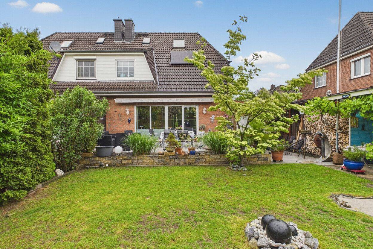 Doppelhaushälfte mit Garage, Wallbox und PV-Anlage: Modernes Familienleben entfalten – Hannover – Vorschaubild 2