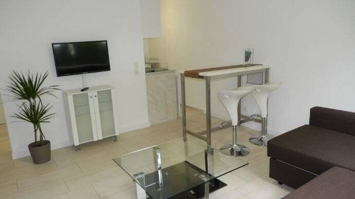 modernes 1-Zimmer-Apartment in Stuttgart-Vaihingen - WOHNEN AUF ZEIT – Stuttgart – Vorschaubild 2