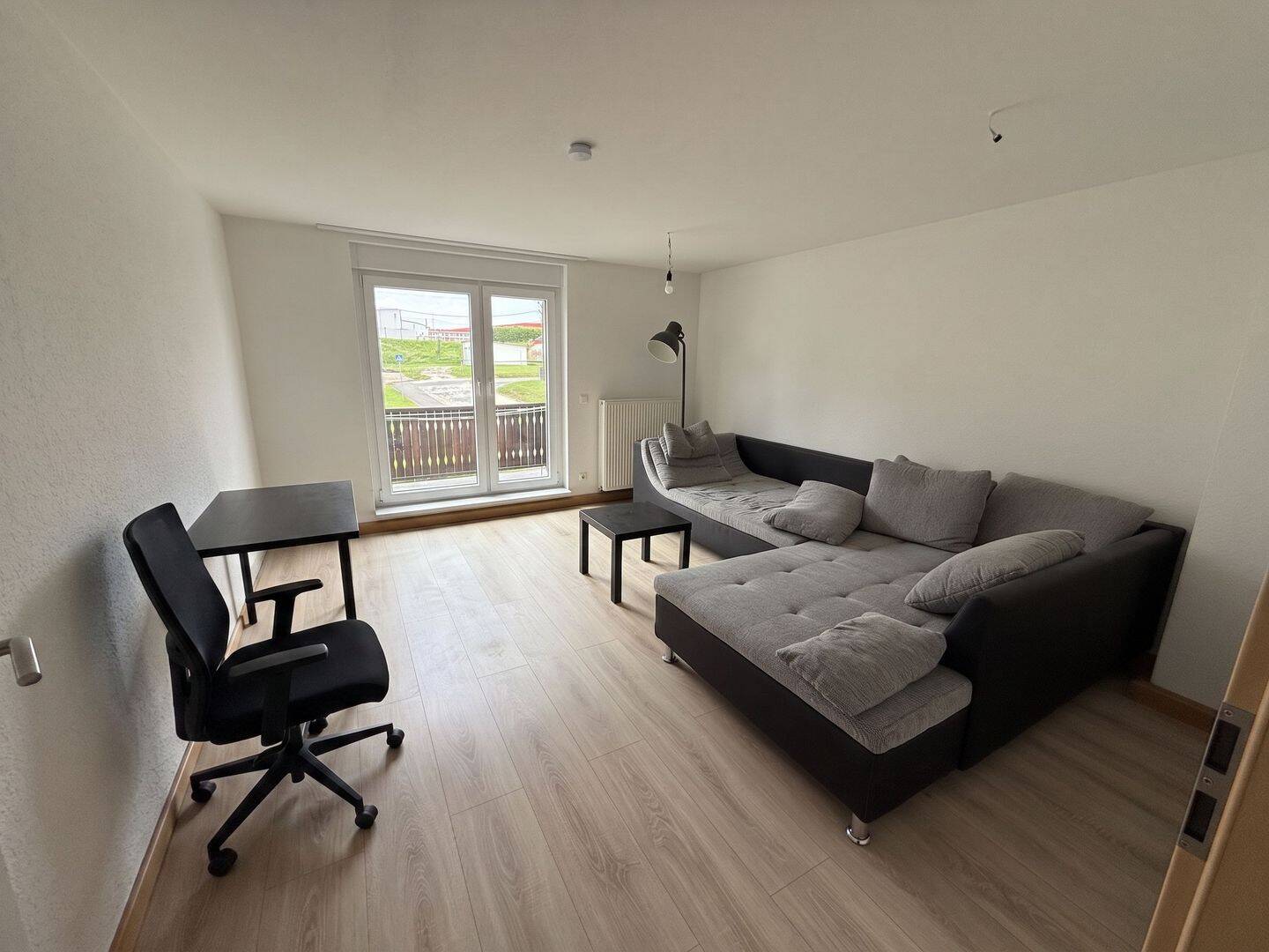 sanierte und vermietete 3 Zimmer Wohnung mit Balkon in ruhiger Wohnlage von Höngeda ! – Weinbergen – Vorschaubild 2