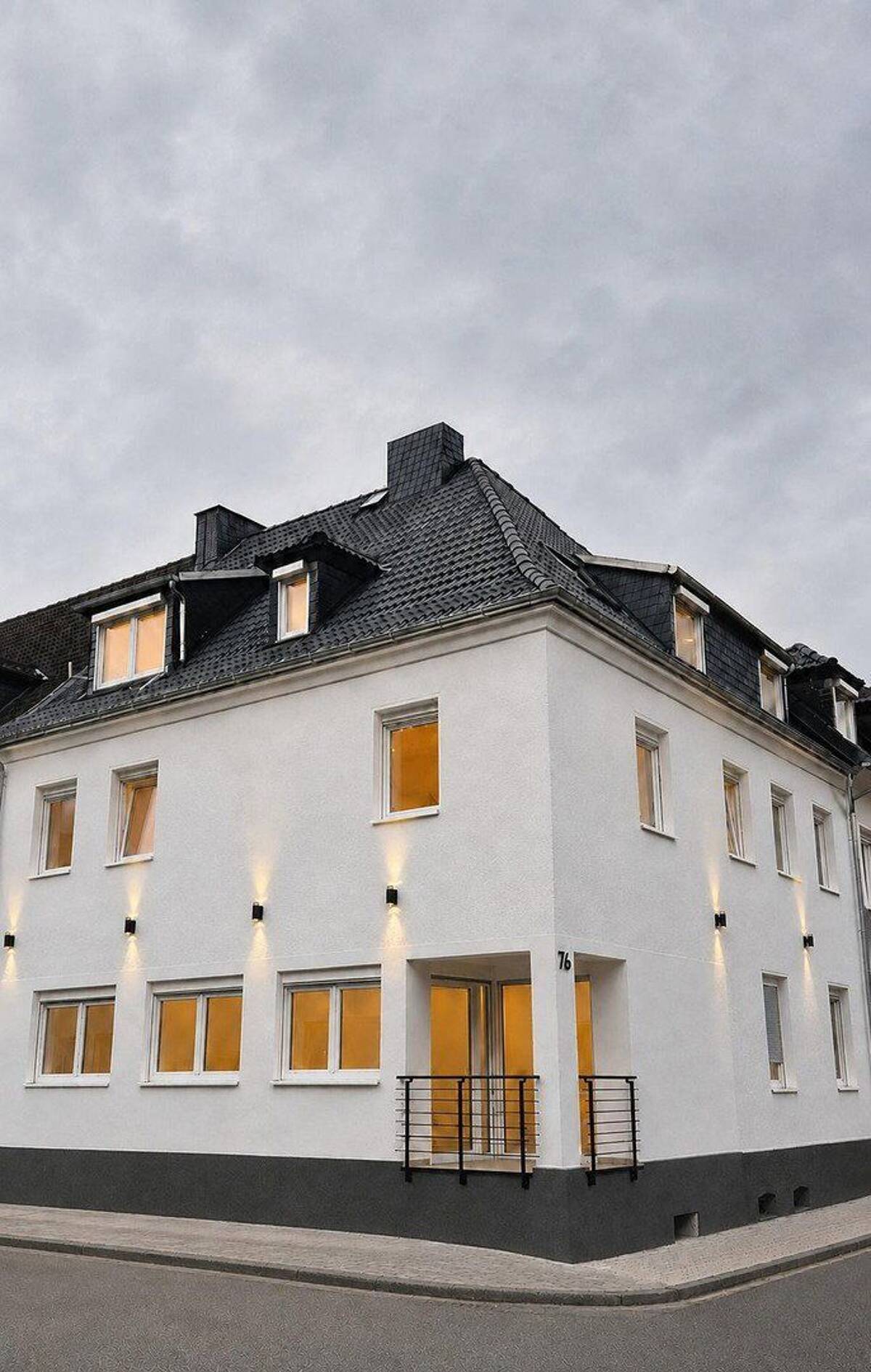 5,5 % Ertrag im 1. Jahr | Voll vermietet | Kernsaniertes 6-Familienhaus – 57072 Siegen – Bild 1 von 9