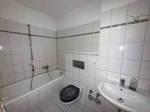 Attraktive 3-Raum-Wohnung mit Balkon im Hochparterre – 39108 Magdeburg – Vorschaubild 8