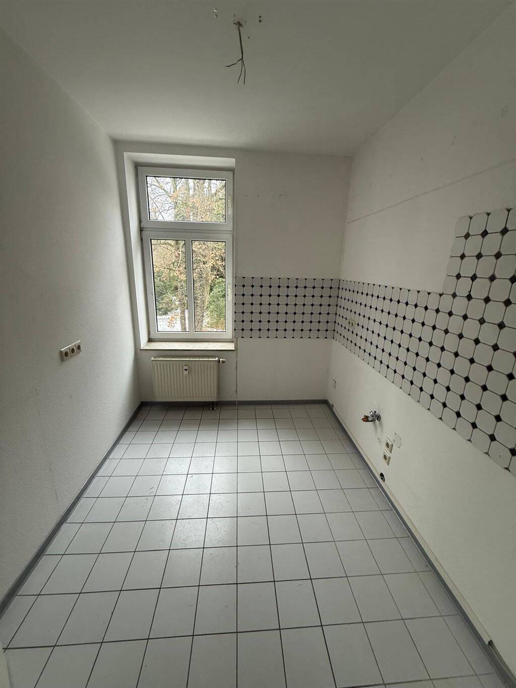 Gemütliche 2-Zimmer mit Laminat, Wanne und Dusche in ruhiger Lage – Chemnitz – Vorschaubild 4