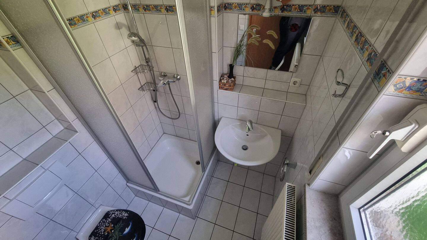 Sonniges Familien-Zuhause am Grünzug: Mit moderner Technik, Badesee & Stadtnähe inklusive – Feldkirchen – Vorschaubild 4