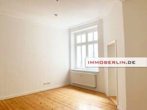 IMMOBERLIN.DE - Schöne Stuck-Altbauwohnung mit Südbalkon in ruhiger Kiezlage – 10243 Berlin – Vorschaubild 3