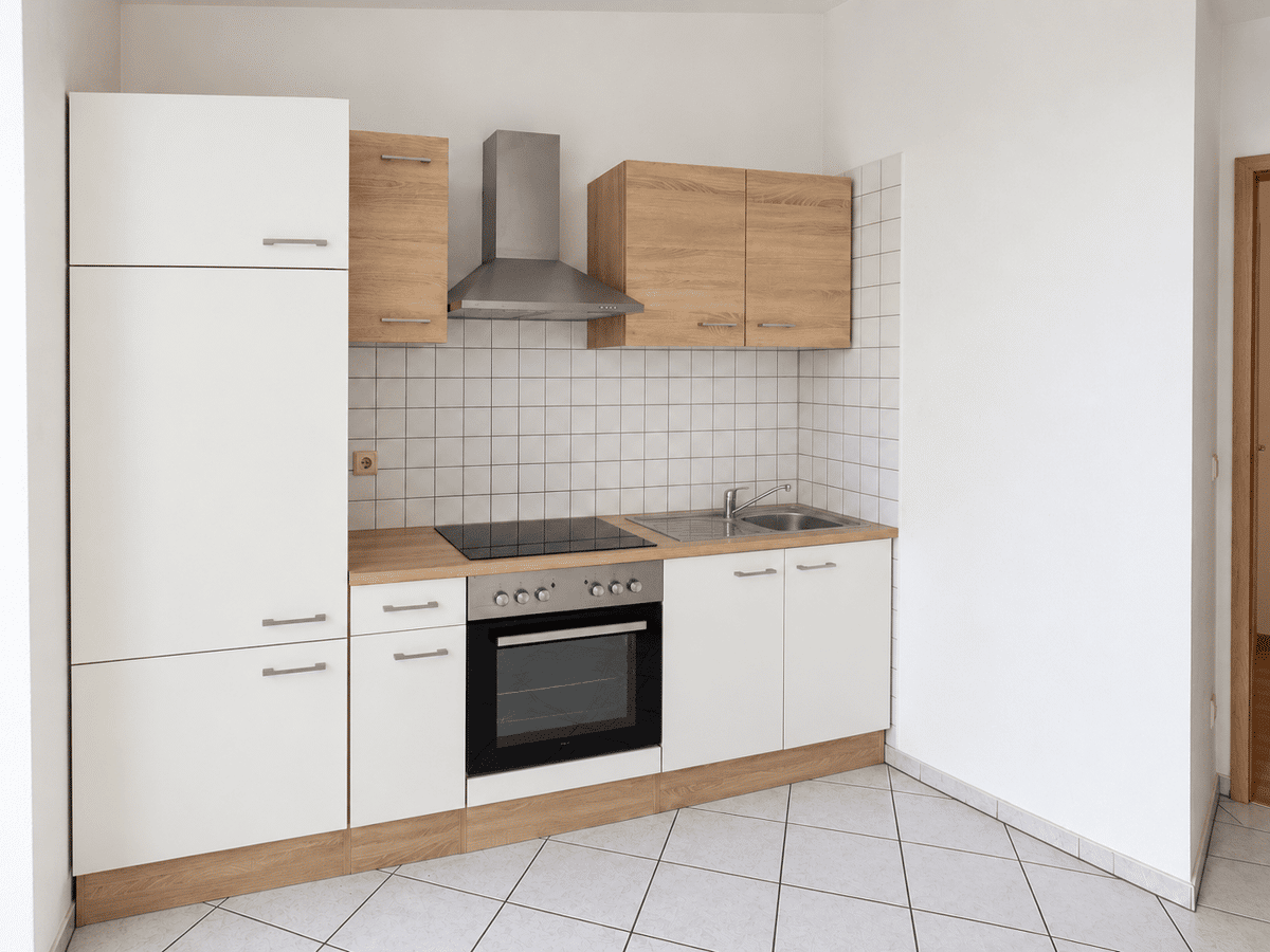 3-Zimmer-Whg mit BALKON, EBK, Laminat, Badewanne, ab sofort – 4159 Leipzig – Bild 1 von 9