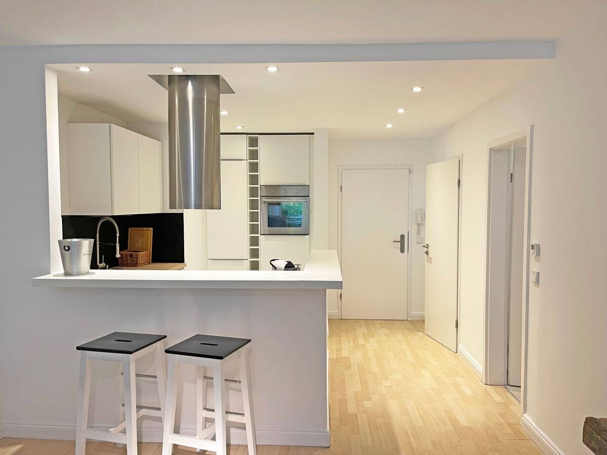 Stilvolle 2-Zi.-Luxuswhg. mit Terrasse, eigenem Gartenanteil und TG-Stellplatz – 20251 Hamburg – Bild 1 von 9
