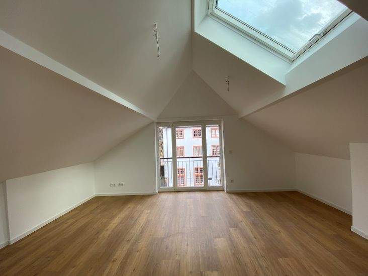 Schöne Dachgeschosswohnung in aufwendig saniertem Altbau zu vermieten – Trier – Vorschaubild 3