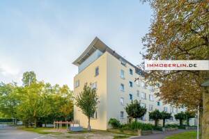 IMMOBERLIN.DE - Top-Investment! 3 Vermietete Dachgeschoss Wohnungen inklusive Garagen – 12529 Berlin – Vorschaubild 2