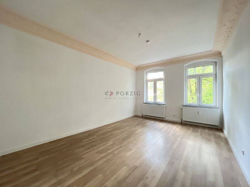 Großzügig, hell, grün - 2-Zimmer-Wohnung mit Balkon und Einbauküche