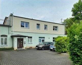 Hochwertig sanierte DG-Wohnung in ruhiger Lage