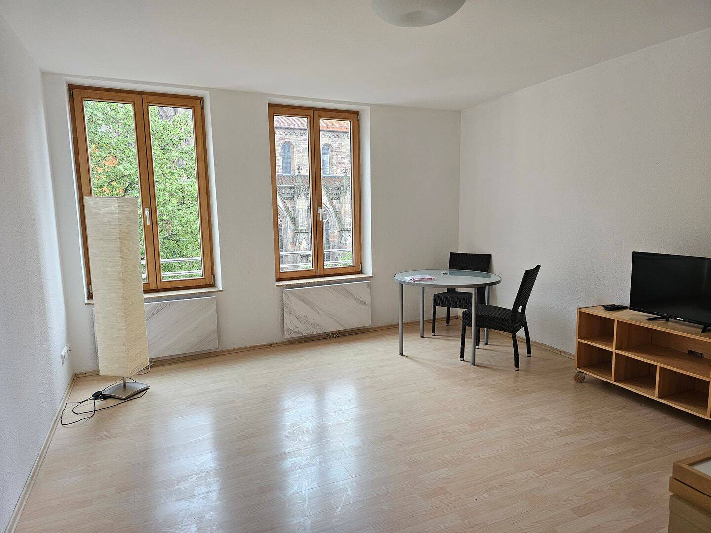 Charmante 2-Zimmer-Wohnung in bester Innenstadtlage mit Blick auf die Sebalduskirche – Nürnberg – Vorschaubild 2