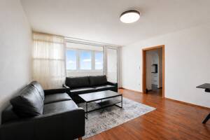 AIGNER- Attraktive 3-Zimmer-Wohnung mit Wintergarten und Seeblick in Feldmoching