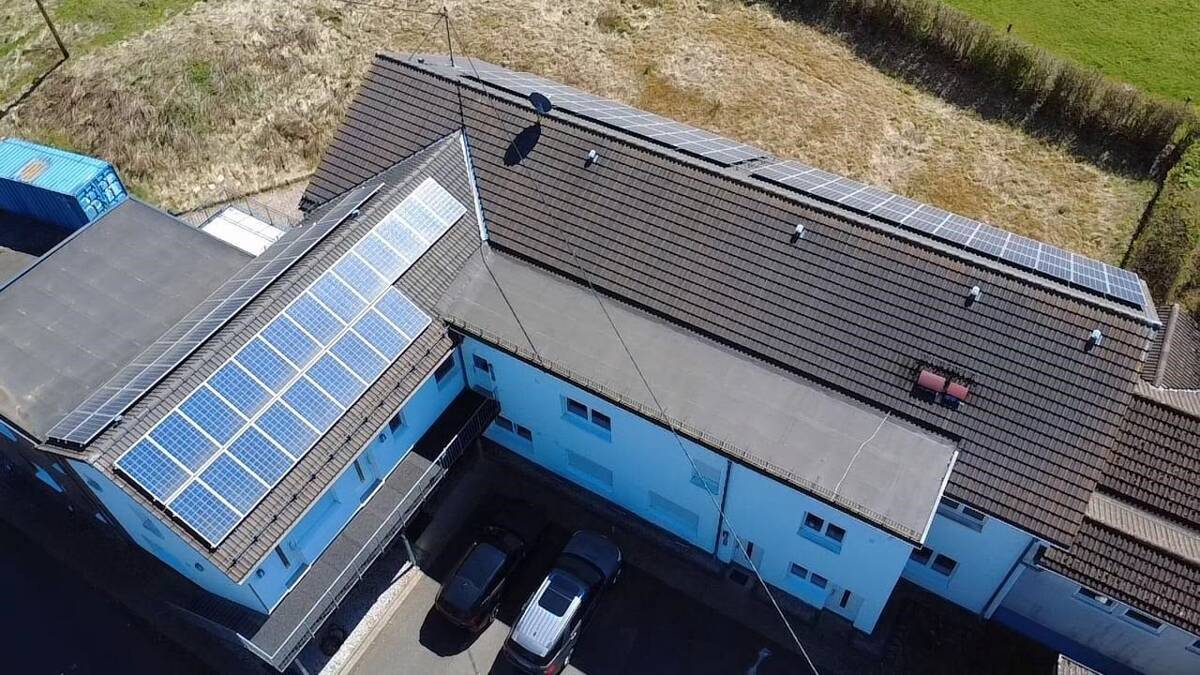 Renditestarkes Anlagepaket in Siegen: 19 Studentenapartments + Gewerbe + Bauland-Reserve - ca. 5,9 % Rendite, fast voll vermietet – 57078 Siegen – Bild 1 von 9