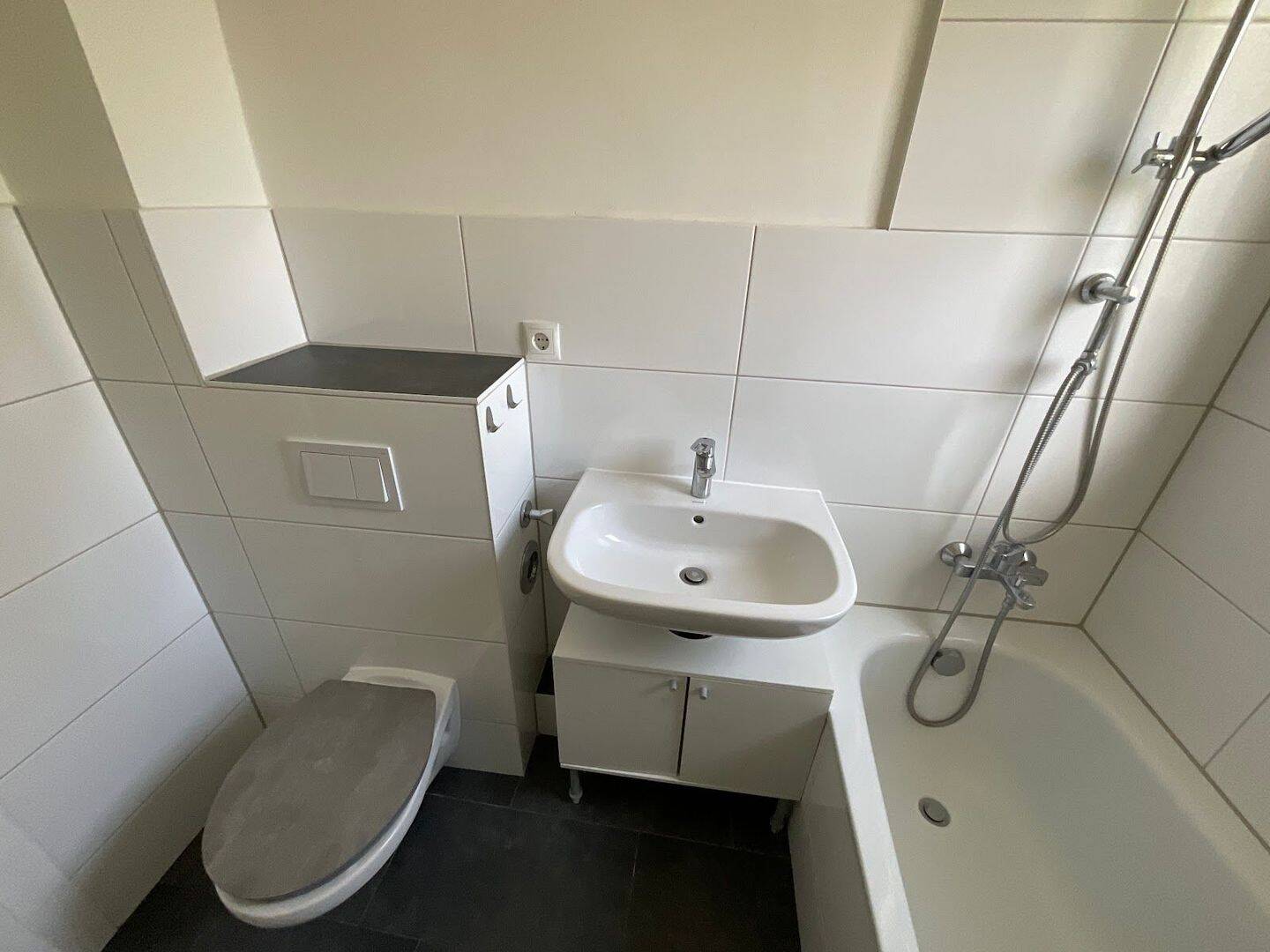 2,5 Zimmer-Wohnung mit Balkon und Tageslichtbad mit Wanne – Lübeck – Vorschaubild 8