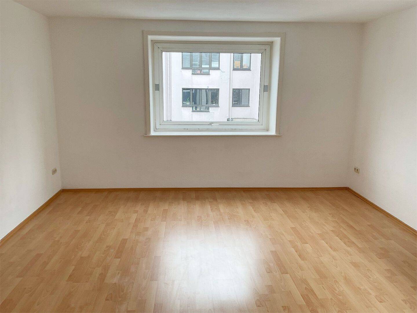 Ideal für Wohngemeinschaft: 2 große Zimmer, separate Küche + Einbauküche, Tageslichtbad – Braunschweig – Vorschaubild 3