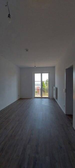 Ruhige Lage! Neu sanierte 2 Zimmer Wohnung im 1. Obergeschoß ab sofort zu vermieten! – 1239 Dresden – Vorschaubild 1