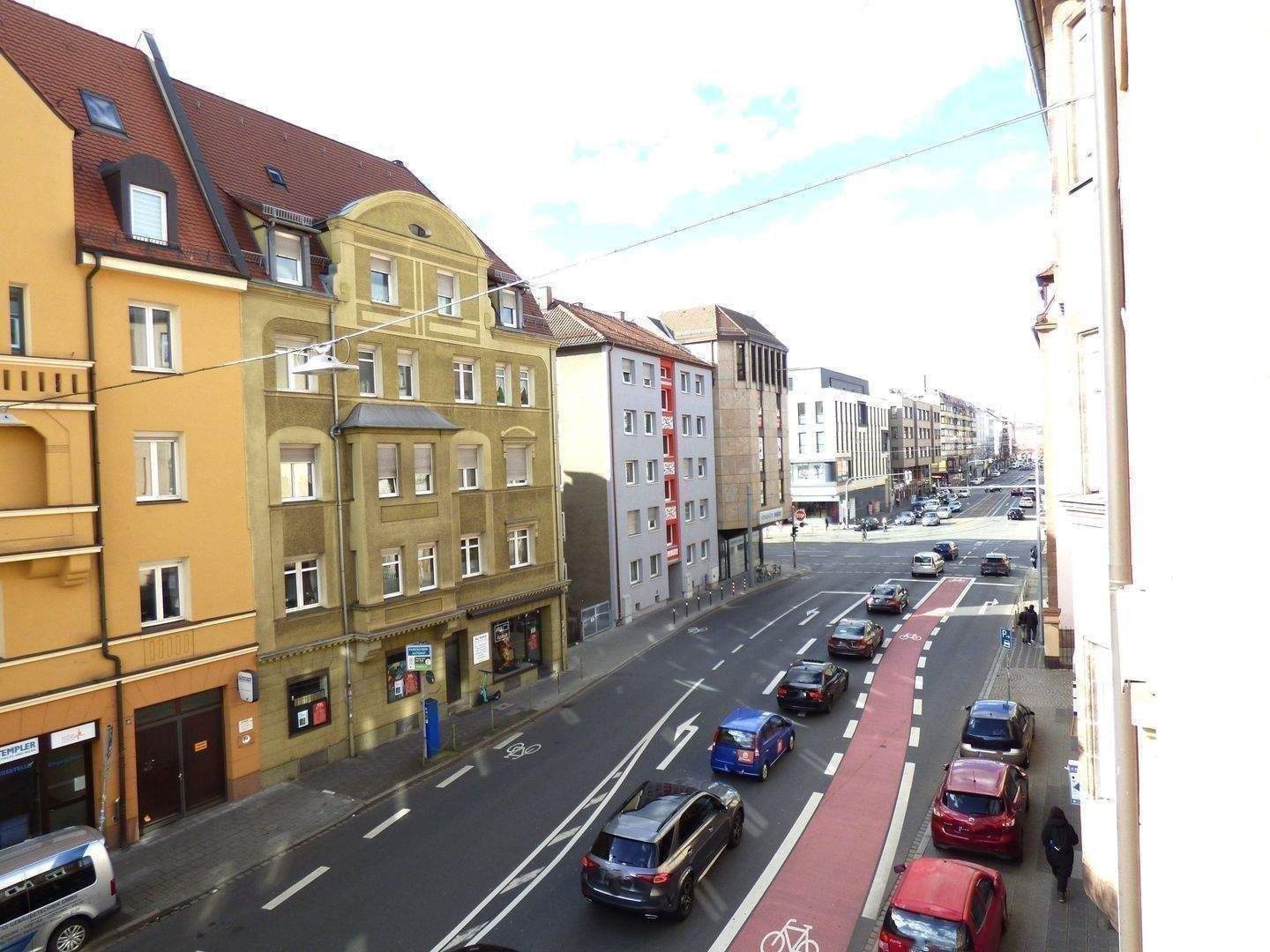 3-Zimmer-Wohnung mit Balkon, zentral gelegen, nur wenige Gehminuten zur U-Bahn Aufseßplatz, mit schöner Einbauküche – Nürnberg – Vorschaubild 2