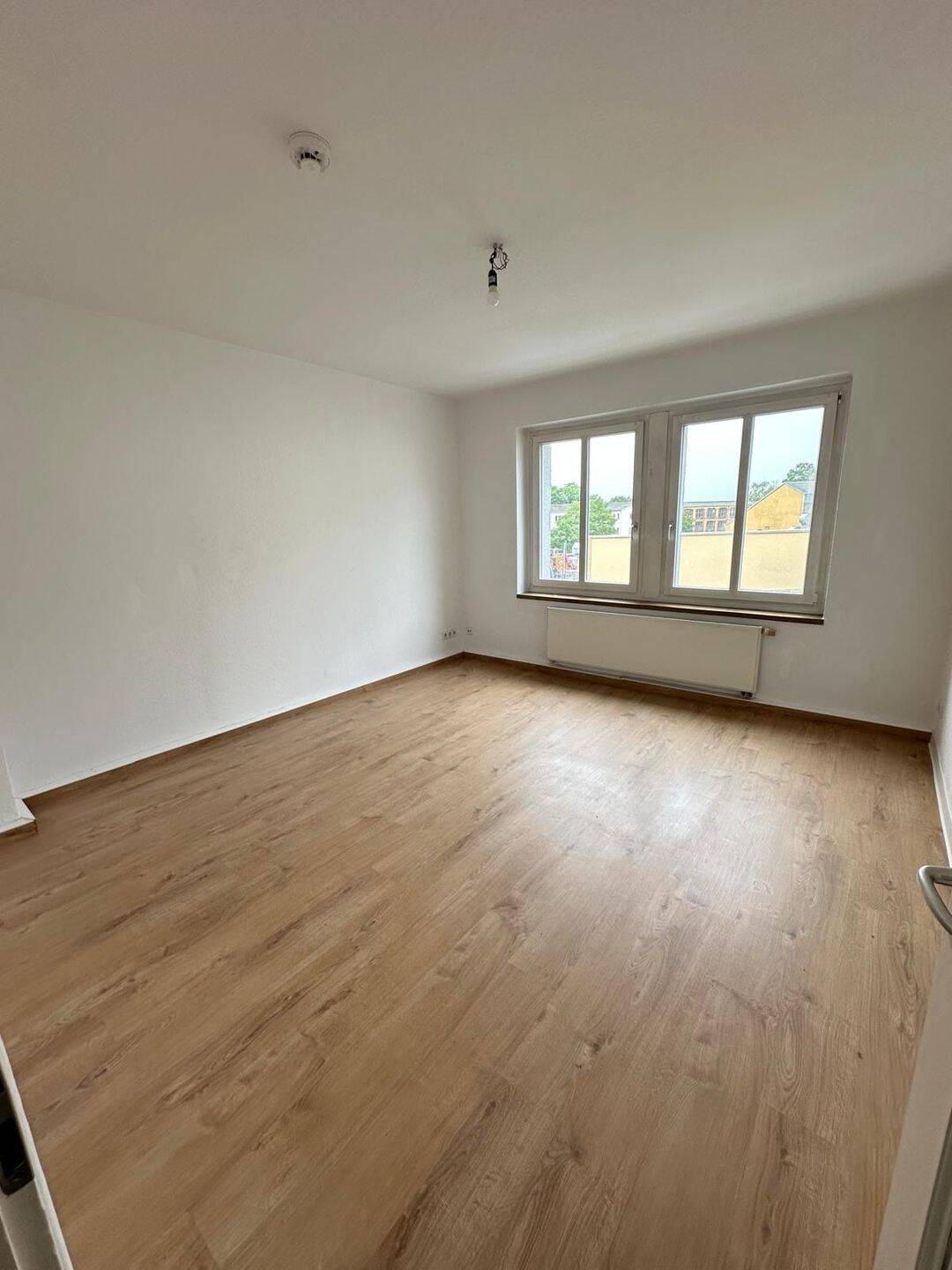 2 Raum-frisch renoviert und zum Einzug bereit – Chemnitz – Vorschaubild 7