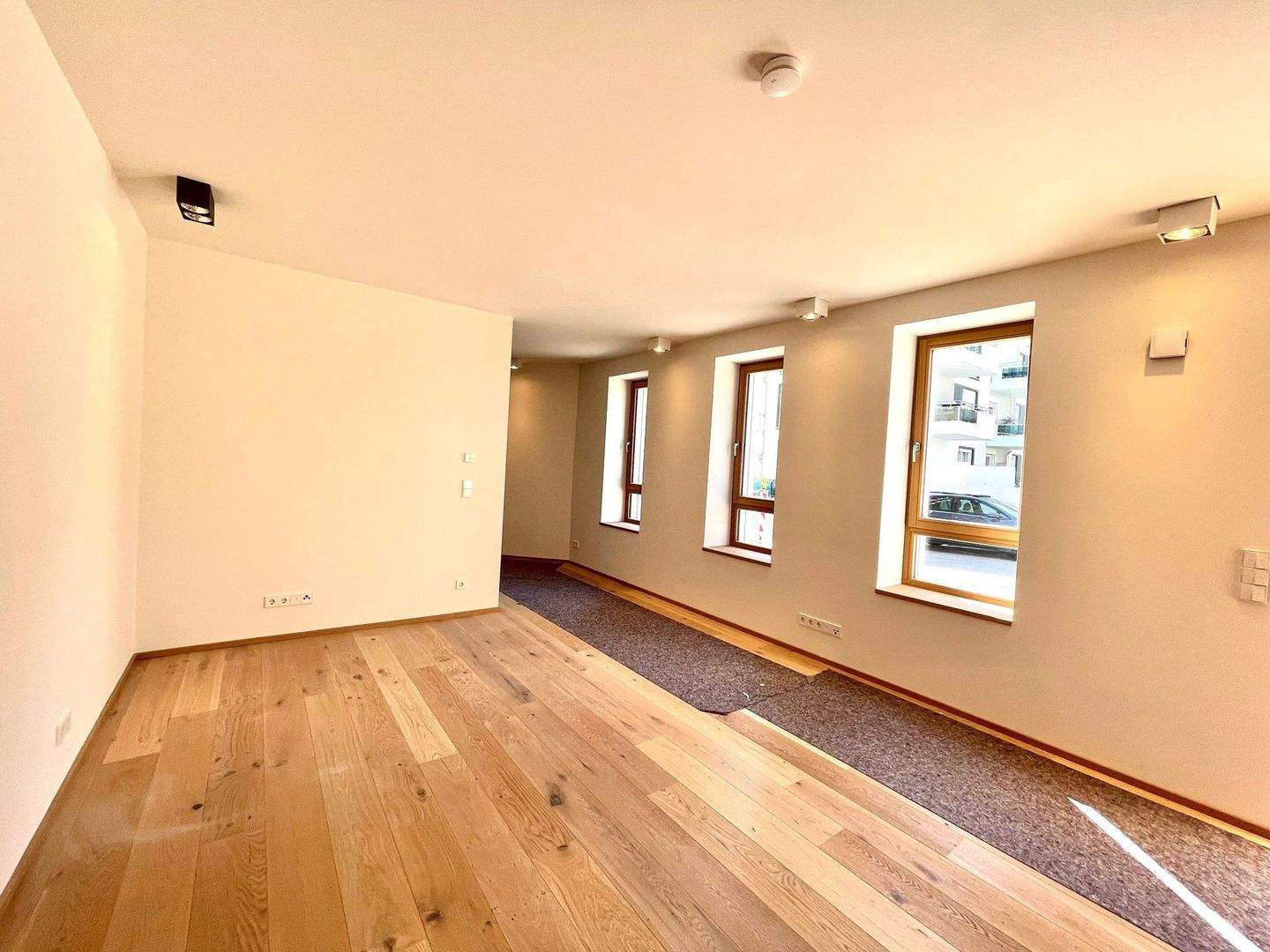 EXKLUSIVE DESIGNERWOHNUNG im Rückgebäude mit Wow-Faktor, EBK & Stellplatz in der Nordstadt** – Nürnberg – Vorschaubild 4