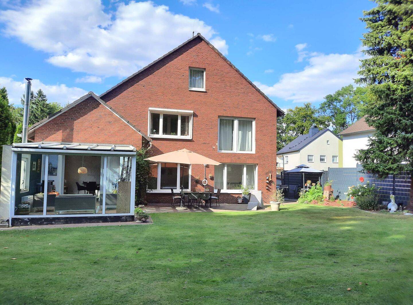 "Glückstreffer für die große Familie!" Freistehendes Zweifamilienhaus mit ausgebautem Dachgeschoss, Wintergarten,großem Garten, Garage u. St – Bochum – Vorschaubild 3