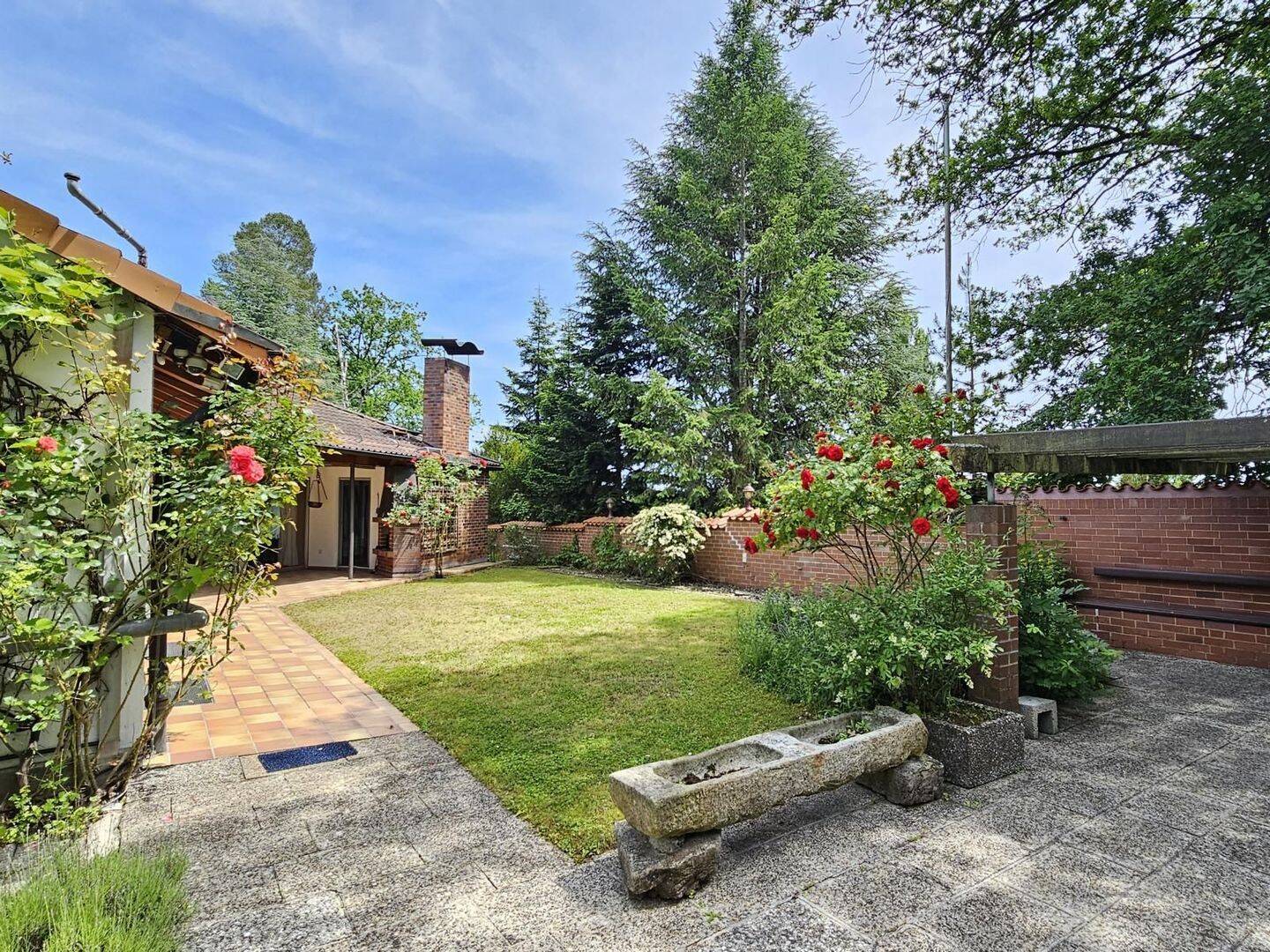 Winkel-Bungalow mit Einliegerwohnung in Bestlage mit 3 Garagen auf 1303 m² Grund – Coburg – Vorschaubild 6
