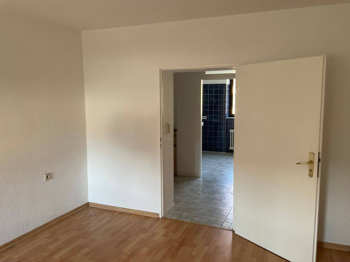 M75_W1_1 Zimmer App. Innenstadt SB m. kleiner Einbauküche – Saarbrücken – Vorschaubild 5