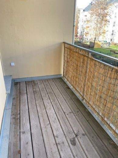 GERÄUMIGE SOWIE HOCHWERTIGE WOHNUNG MIT PARKETT, FUßBODENHEIZUNG, BALKON UND EBK – Chemnitz – Vorschaubild 9