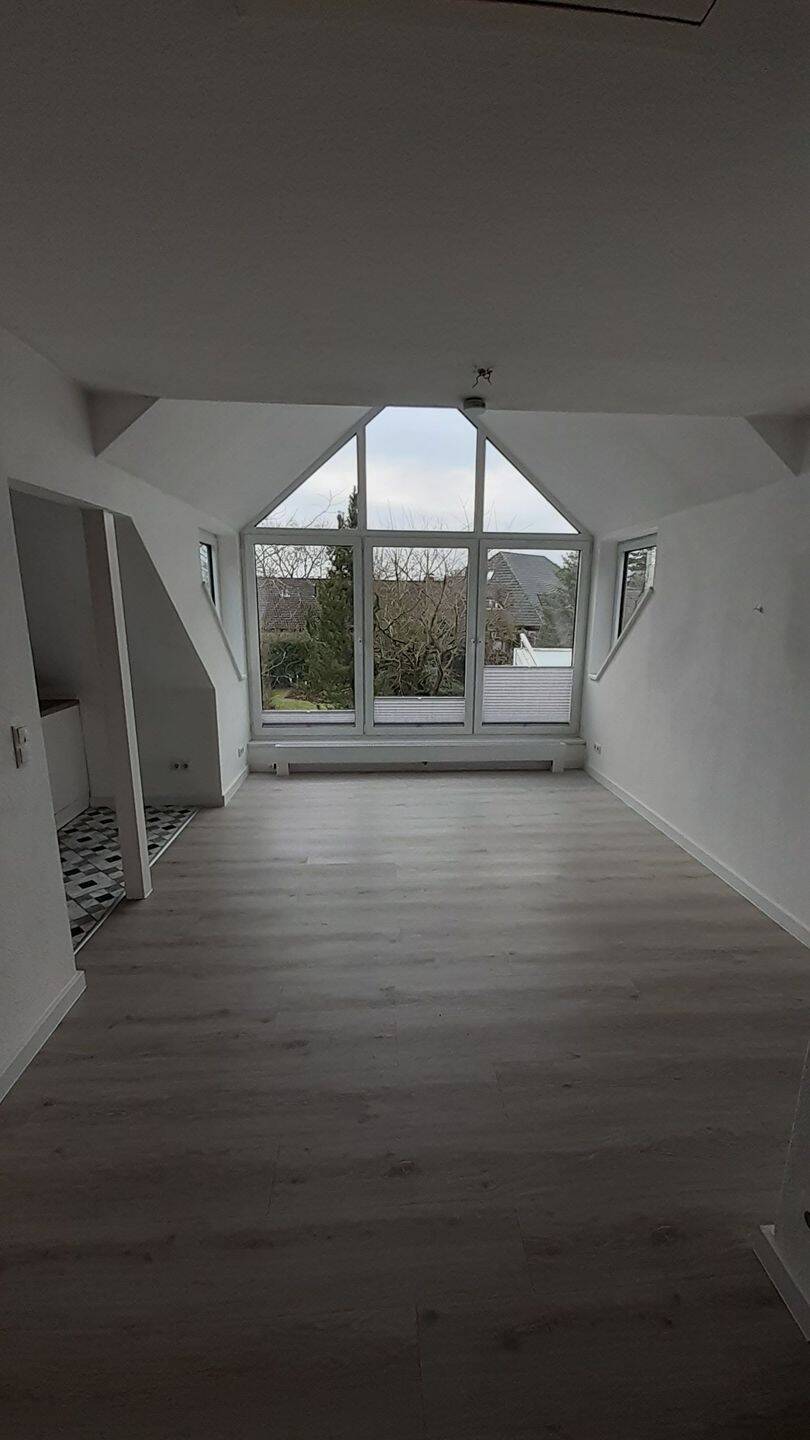 Außergewöhnliche 2,5-Zimmer-Wohnung mit großzügiger Dachterrasse, Einbauküche und stilvollem Wohnambiente – Bremen – Vorschaubild 3