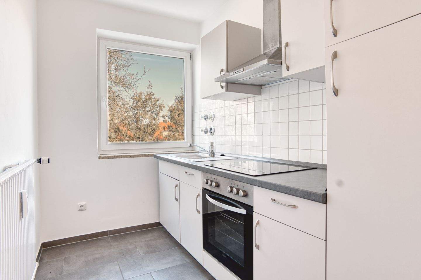 Provisionsfrei! Tolle 3-Zimmer-Wohnung mit Einbauküche & modernem Bad – München – Bild 1 von 8