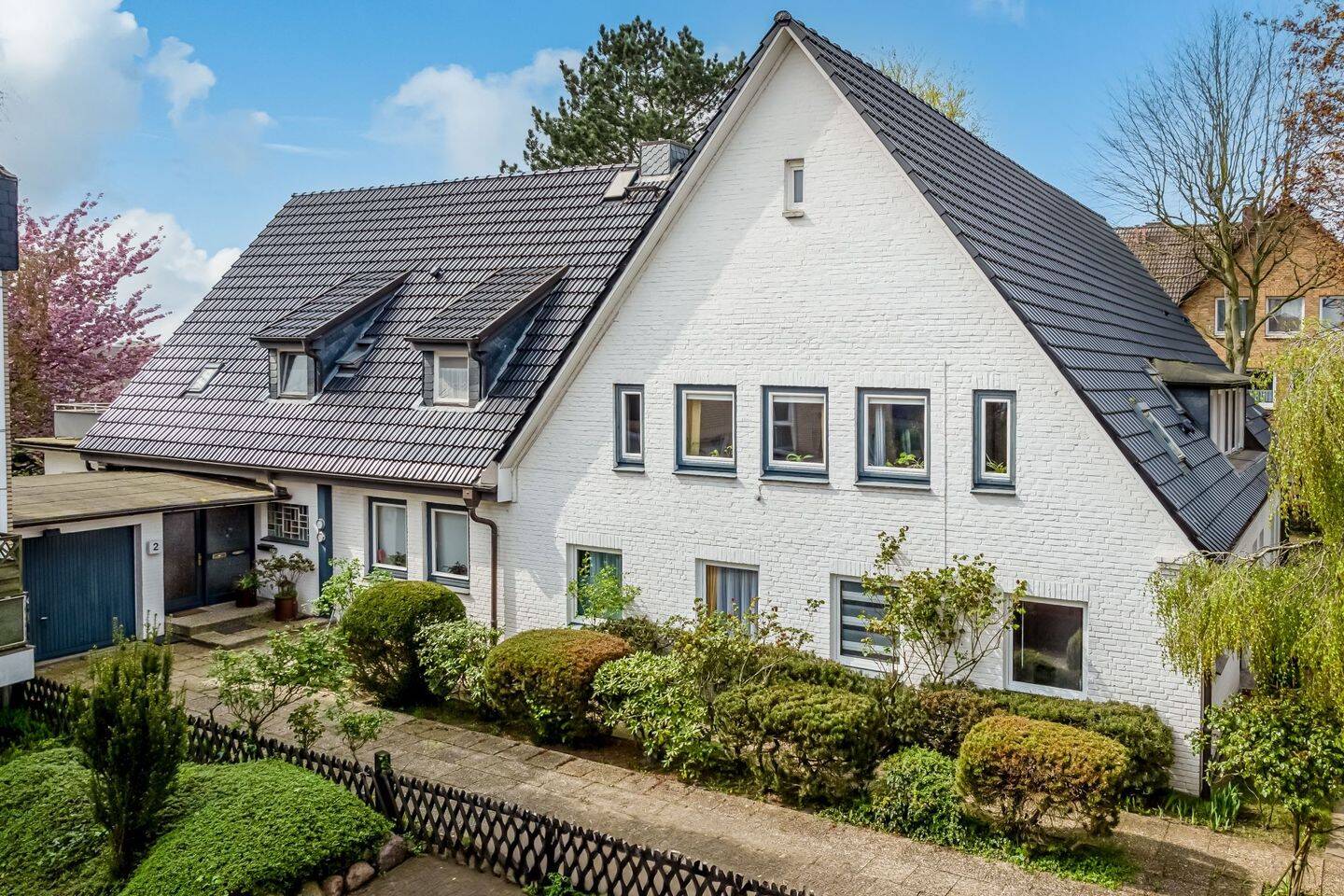 Geräumige Terrassenwohnung mit Garten.