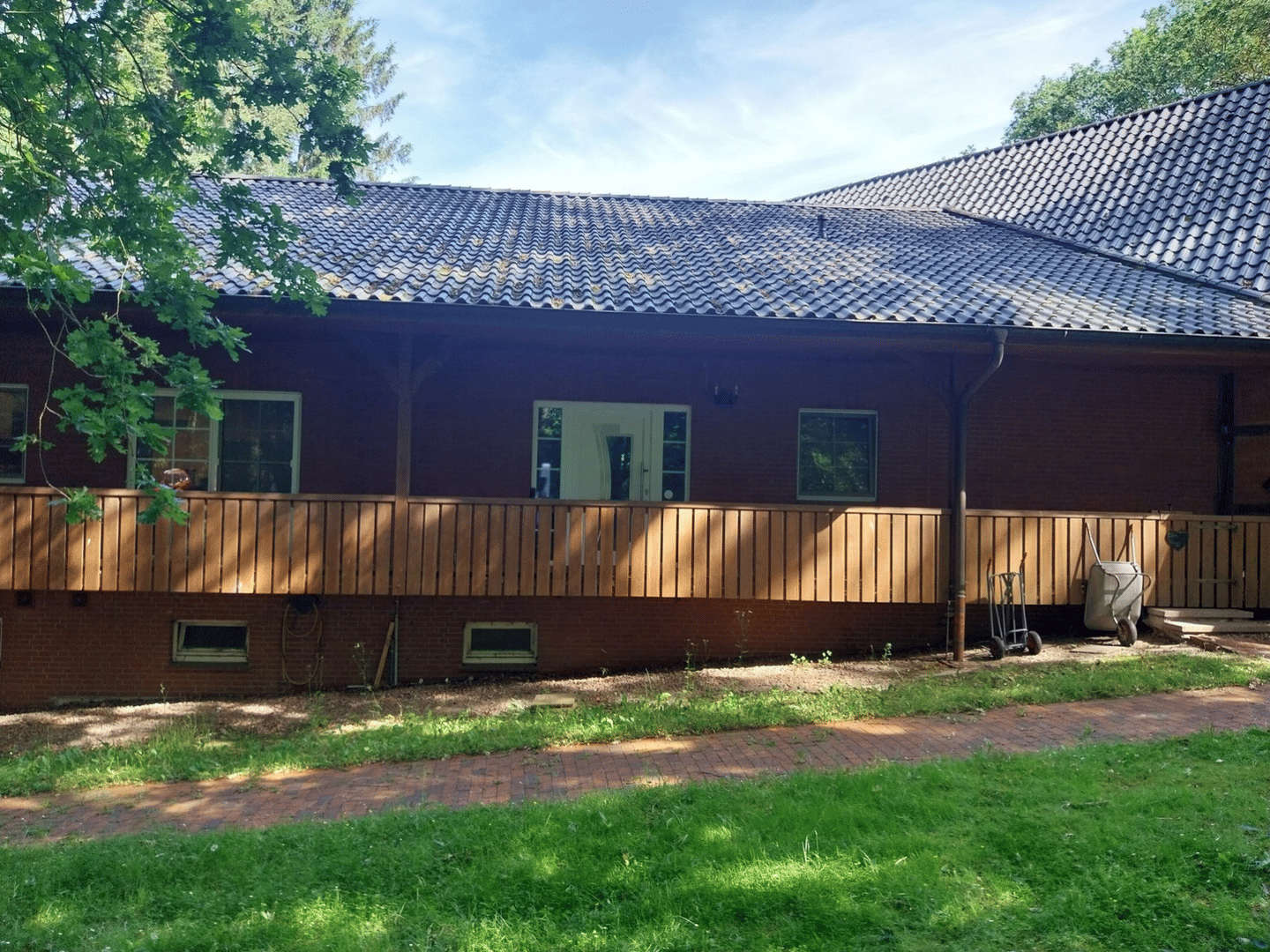 Idyllisches Wohnen im Grünen - Exklusive Erdgeschosswohnung auf historischem Seehof