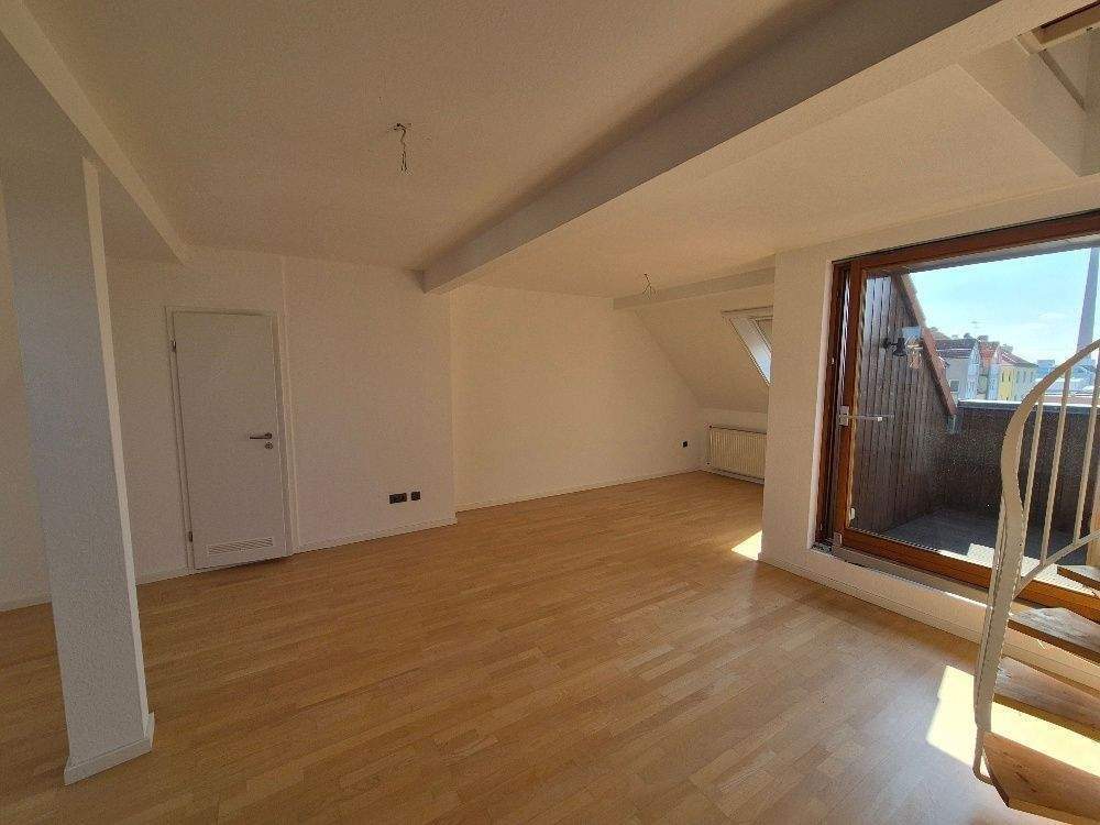 Nürnberg Hummelstein: helle Maisonette Wohnung mit Galerie Ebene; Dachloggia; Einbauküche; Tageslichtbad; ab sofort verfügbar – Nürnberg – Vorschaubild 2