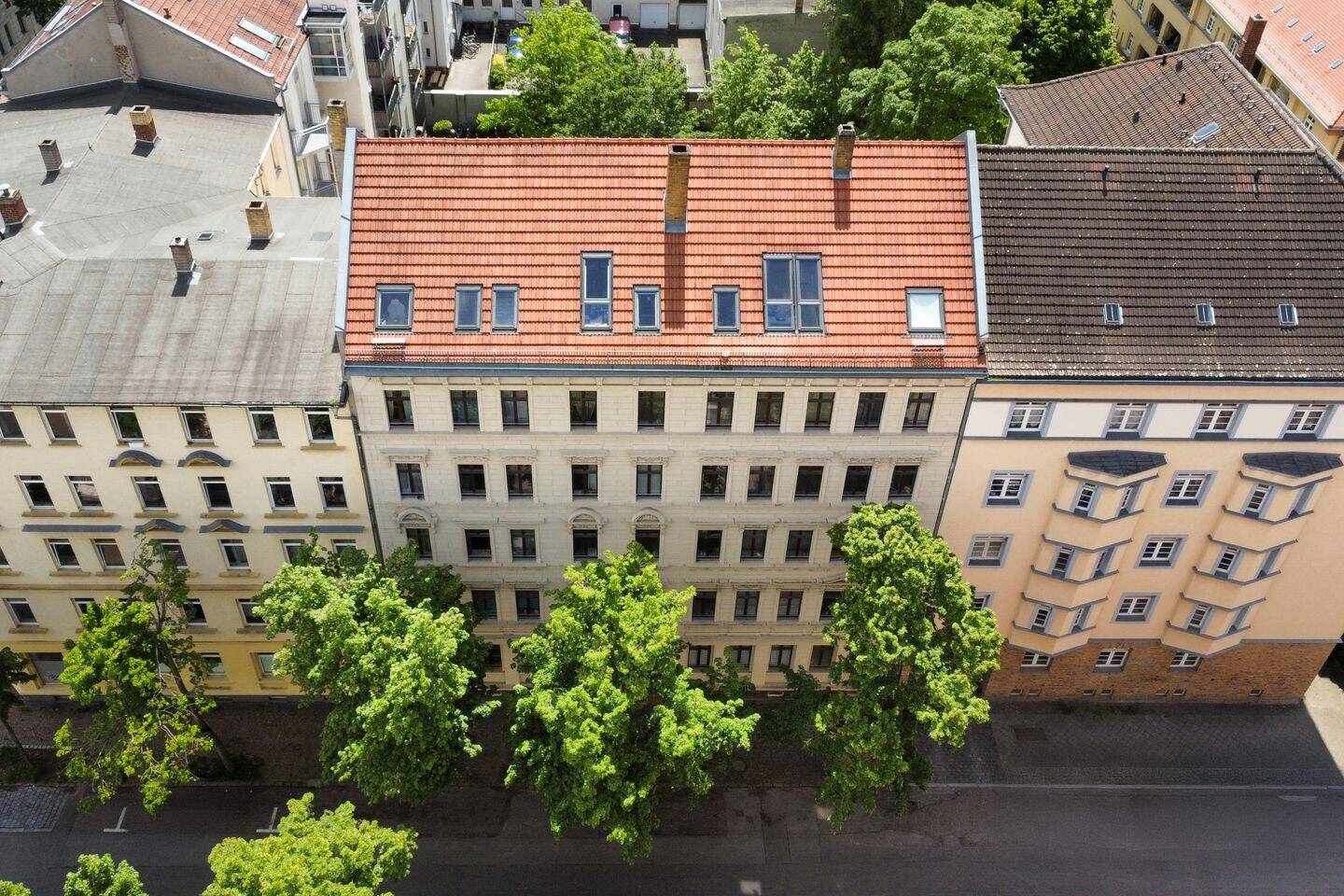 WOHNEN AUF ZWEI ETAGEN AM MARIANNENPARK | 3 Zimmer mit Balkon, Tageslichtbad und PKW-Stellplatz – Leipzig – Vorschaubild 2