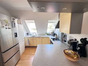 Helle und offen gestaltete Dachgeschosswohnung mit zwei Balkonen – 90766 Fürth – Vorschaubild 7