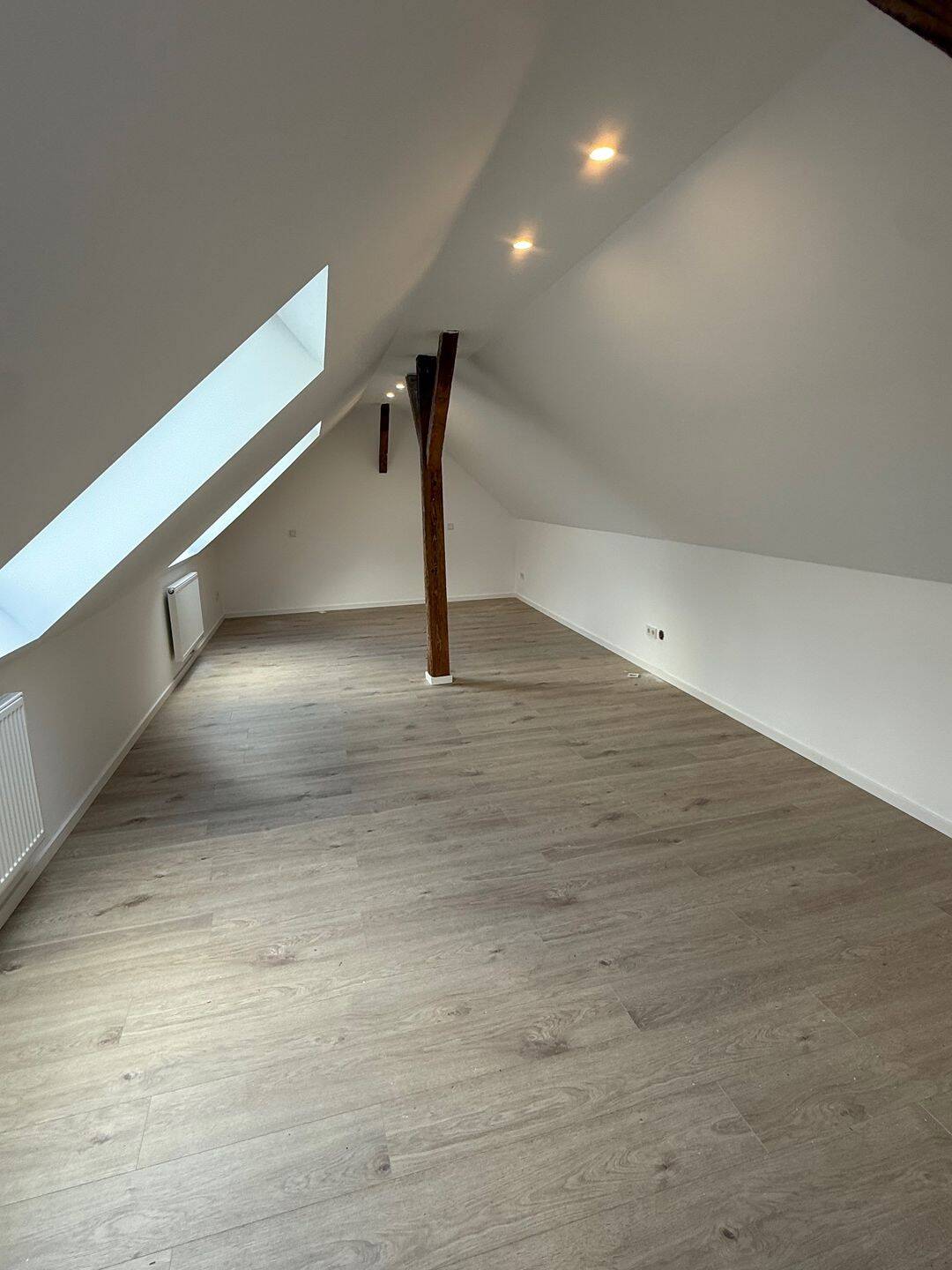ERSTBEZUG ! Helle & frisch renoviere 3 ZKB Maisonette- Wohnung in 66121 Saarbrücken – Saarbrücken – Vorschaubild 8