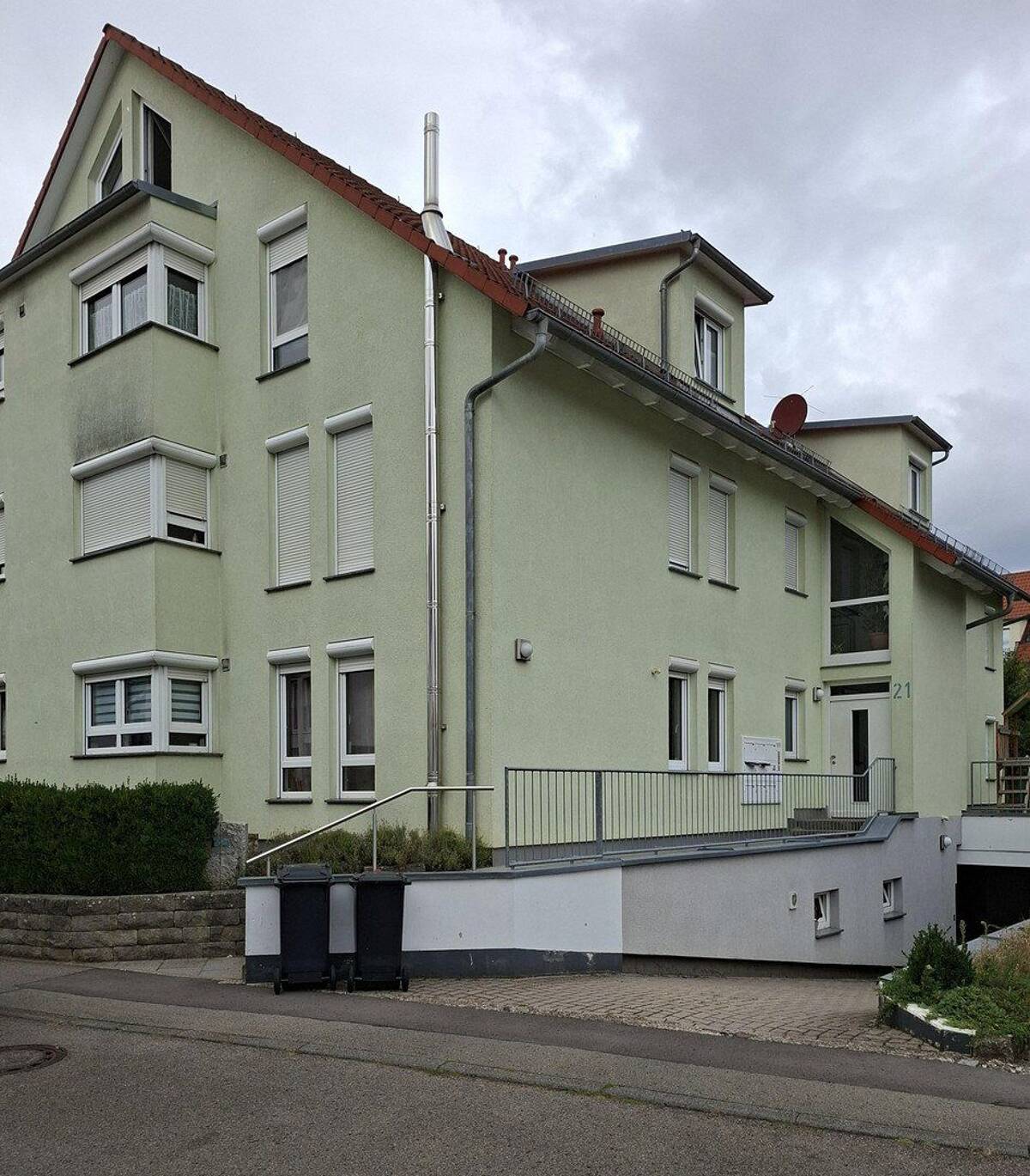 Eigentumswohnung mit Terrasse, Garten und Tiefgaragenstellplatz – 71083 Herrenberg – Bild 1 von 9