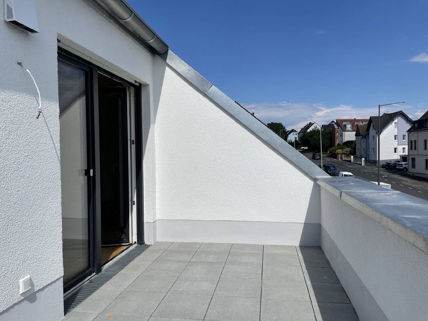 moderne Dachgeschosswohnung mit guter Anbindung nach Köln